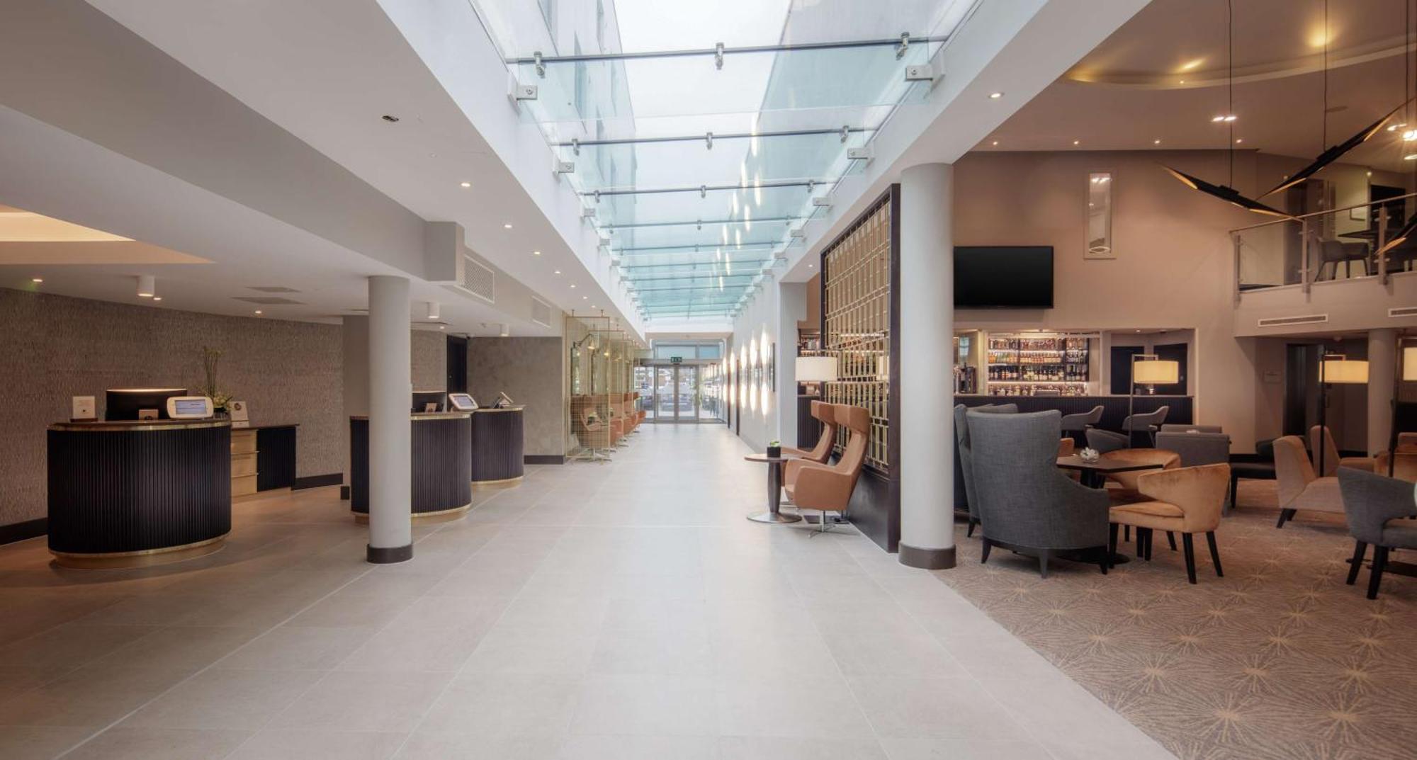 Doubletree By Hilton London Heathrow Airport Hotel Hillingdon Exterior photo